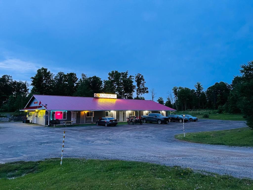 Calabogie Motor Inn 外观 照片