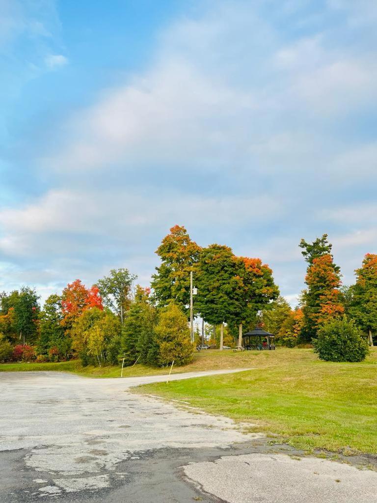 Calabogie Motor Inn 外观 照片