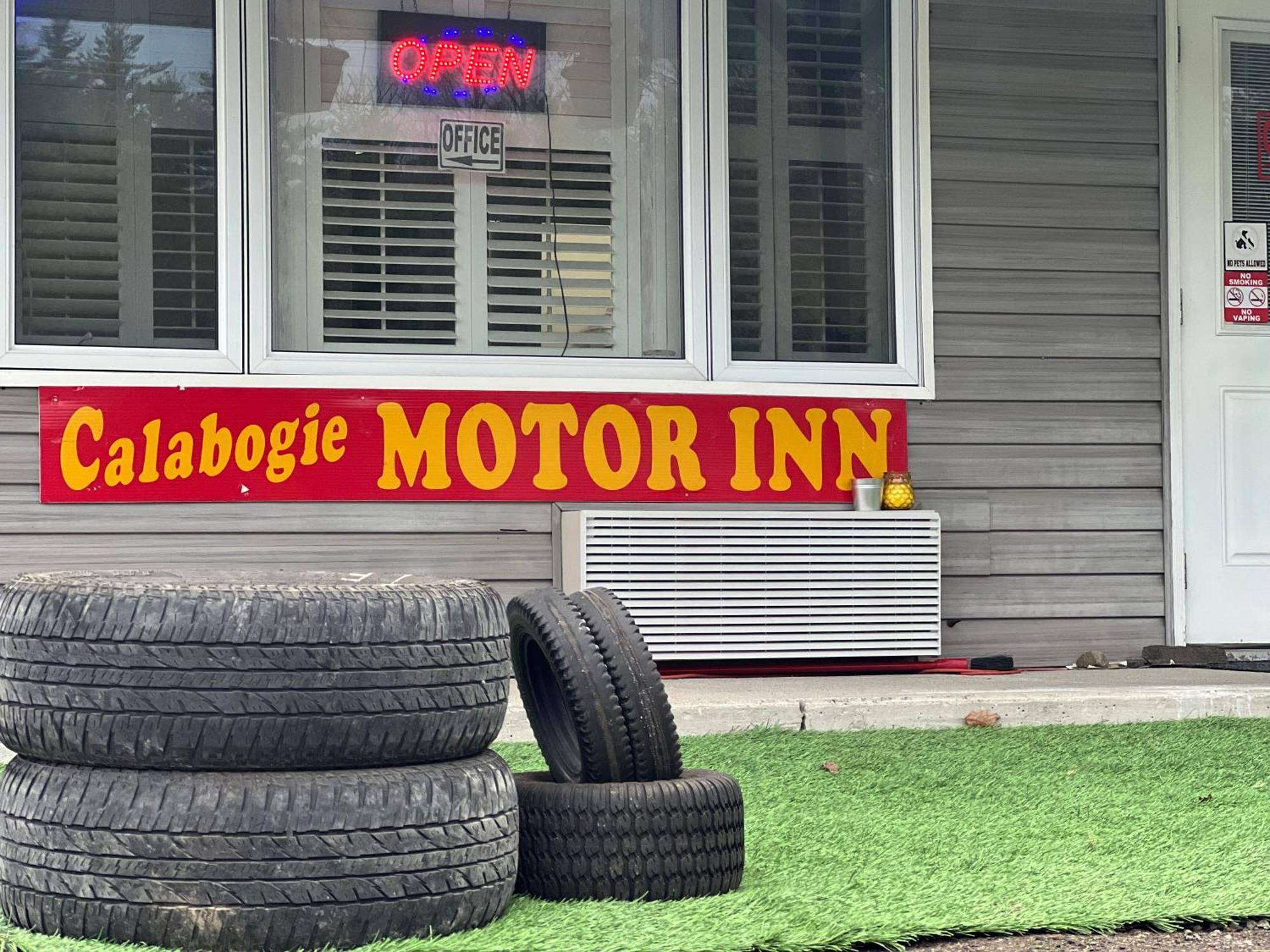 Calabogie Motor Inn 外观 照片