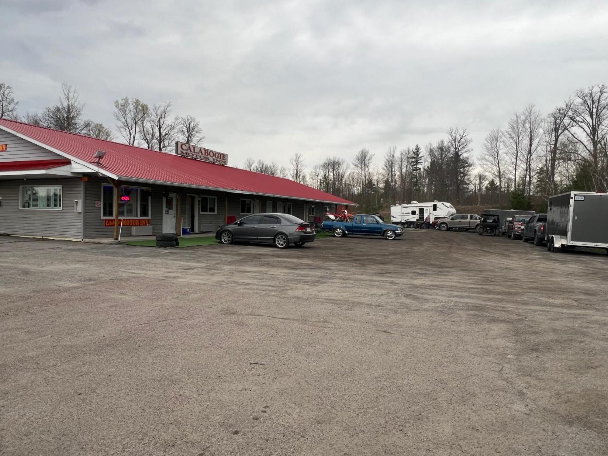 Calabogie Motor Inn 外观 照片